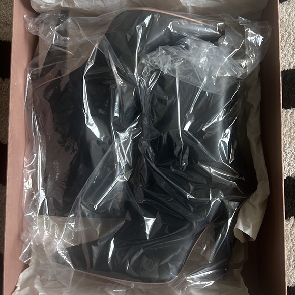 **NEW IN BOX** Gianvito Rossi Vitello Glove Lucite Heel Bootie (38.5) - Picture 5 of 10